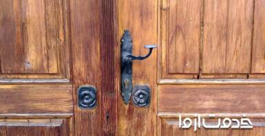 تعمیر درب چوبی باد کرده