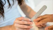 ترمیم و کاشت ناخن بانوان