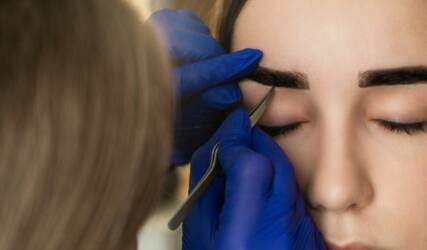 اصلاح صورت و ابرو بانوان