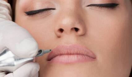 تاتو لب بانوان