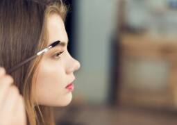 رنگ ابرو بانوان