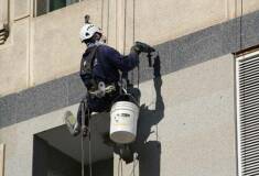 پیچ و رولپلاک سنگ نما