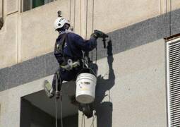 پیچ و رولپلاک سنگ نما