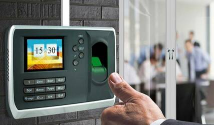 نصب دستگاه حضور و غیاب