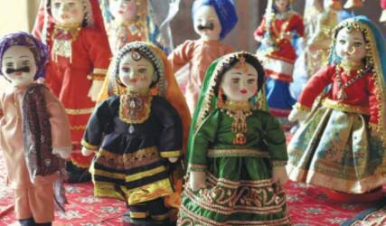 کلاس آموزش عروسک سازی