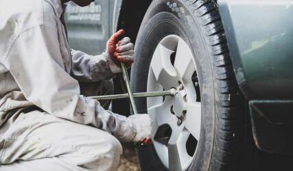 تعویض لاستیک و تایر خودرو