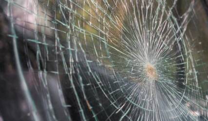 ترمیم شیشه اتومبیل