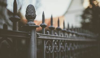 اجرا و ساخت نرده