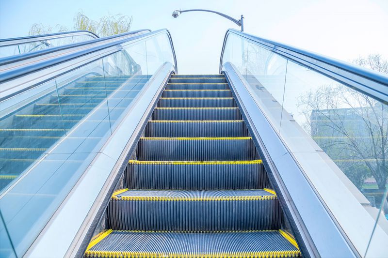 desktop head section image