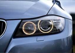 تعویض چراغ خودرو