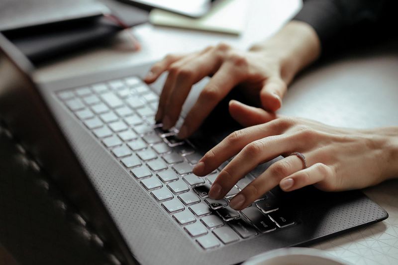 desktop head section image