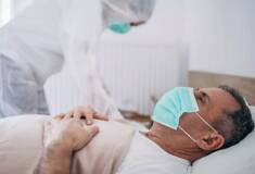 پرستار بیمار کرونایی در منزل