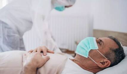 پرستار بیمار کرونایی در منزل