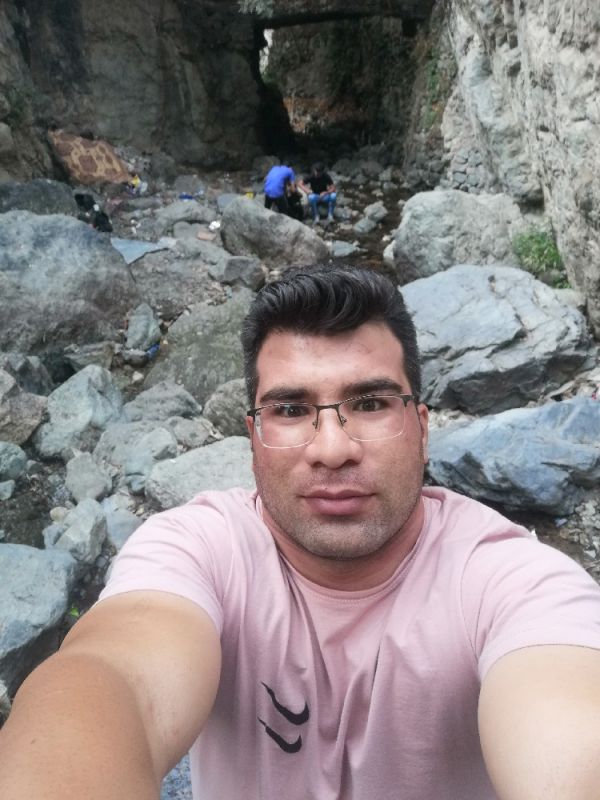 ایرج طالع کامل پور