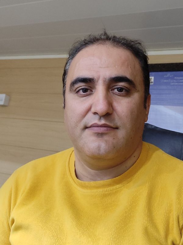 ناصر اکبری