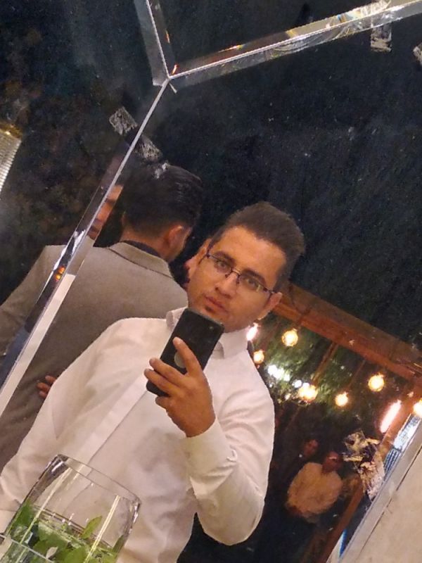 بهمن بیاتی