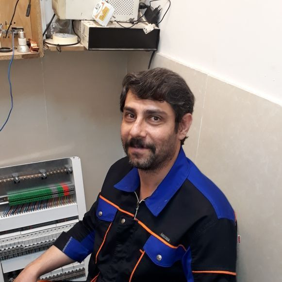 اکبر میرزاخانی