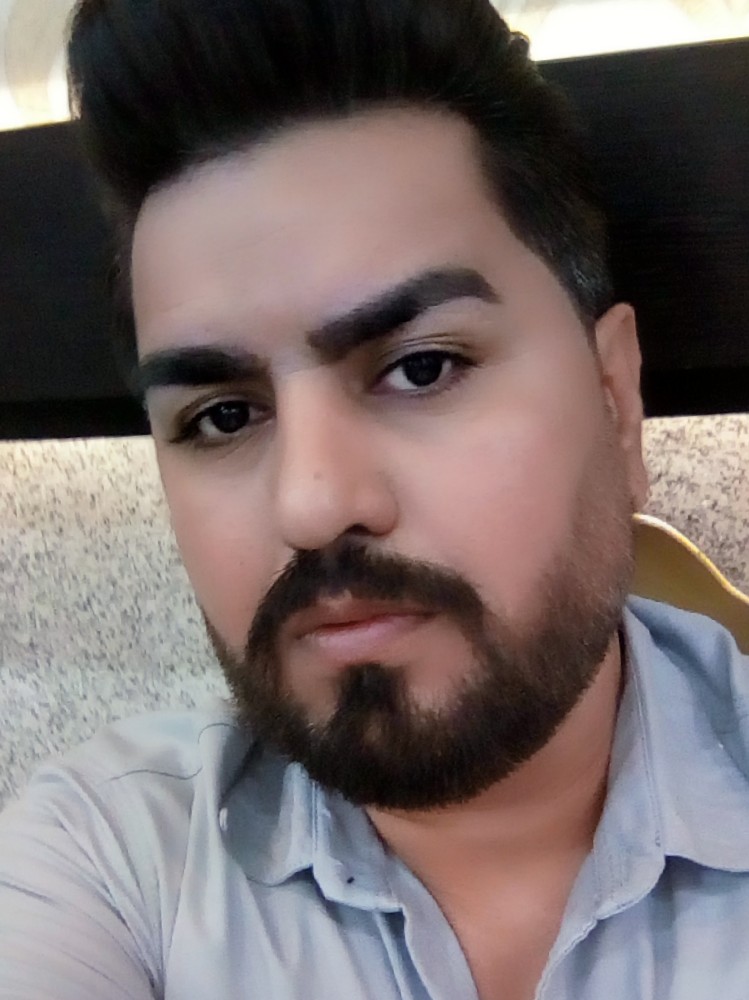 محسن عزتی