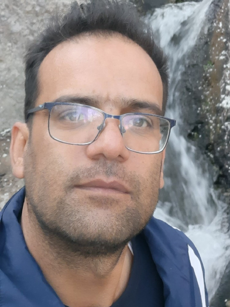 منوچهر کرمی