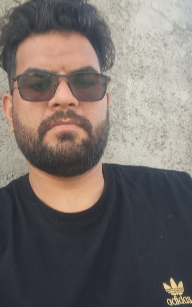 منوچهر شیر خانی