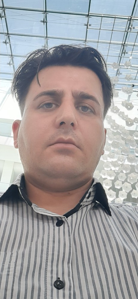 رضا اسفندیاری