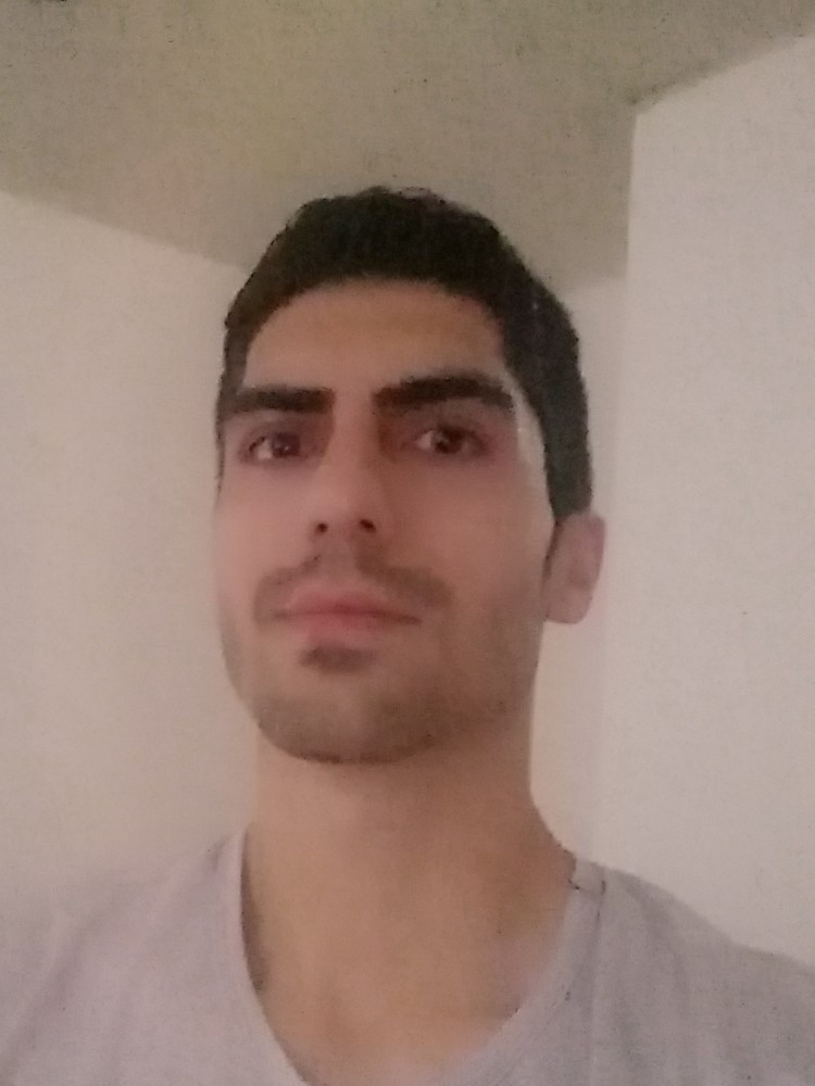فرشید اعتماد