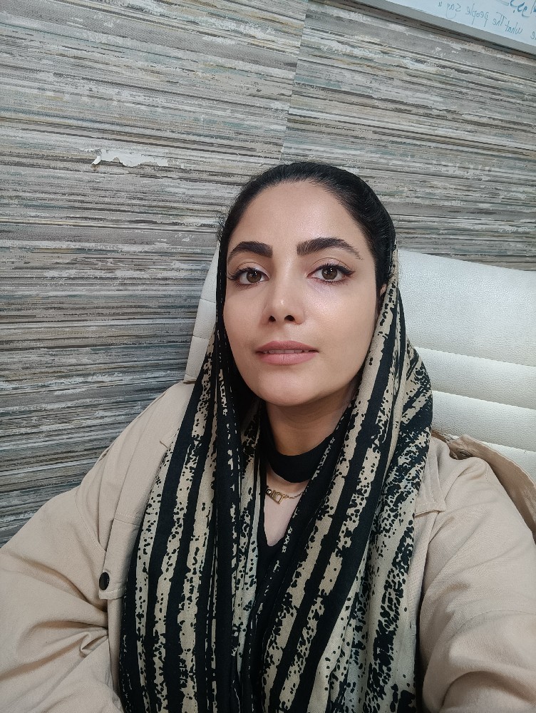 سارا خزایی