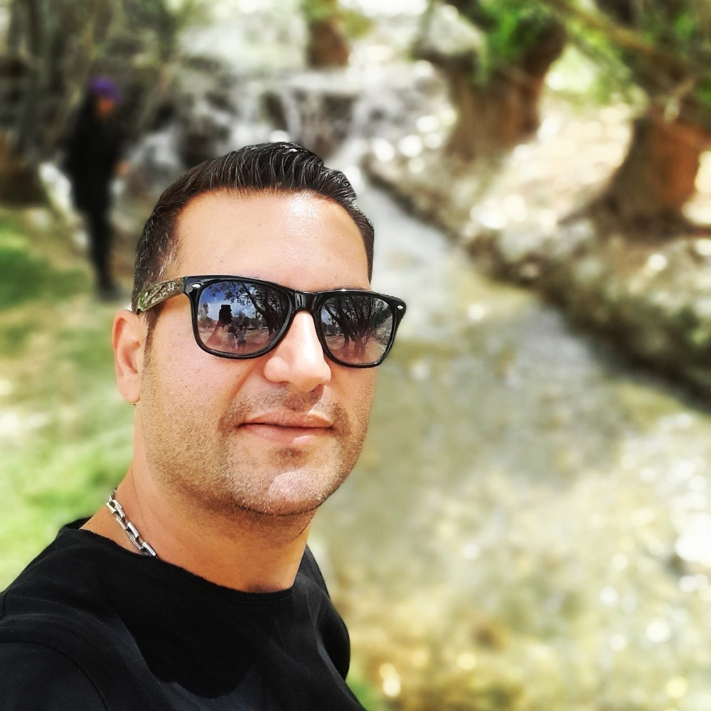 فرشاد میرخندان