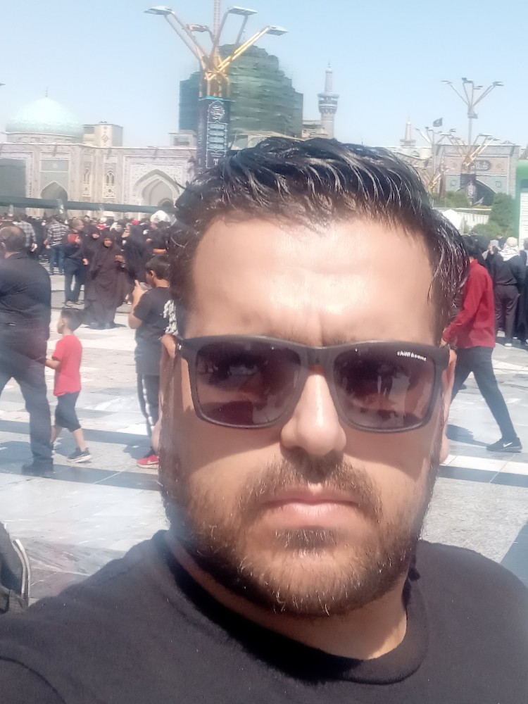 حسین خمیده