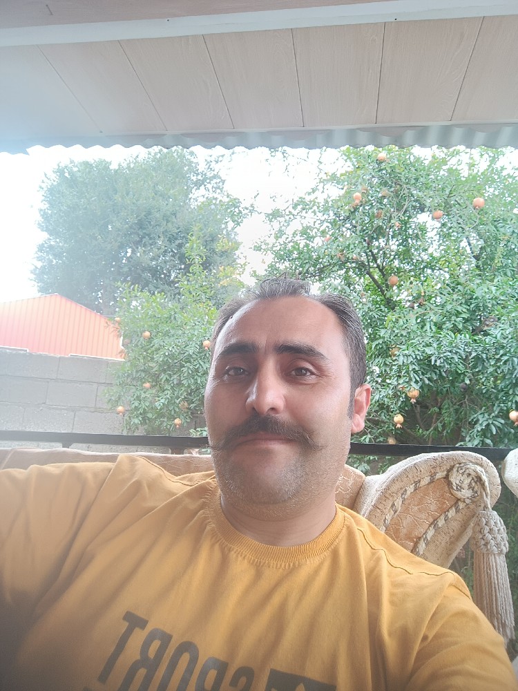 فرزاد شیرکوهی