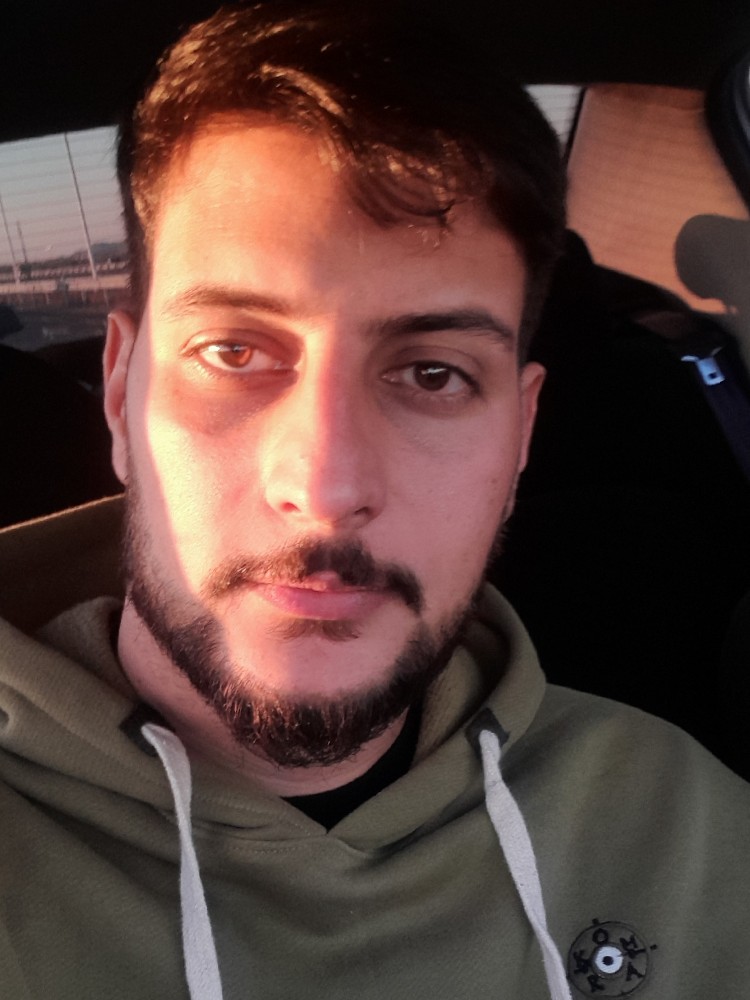 امین اکبری