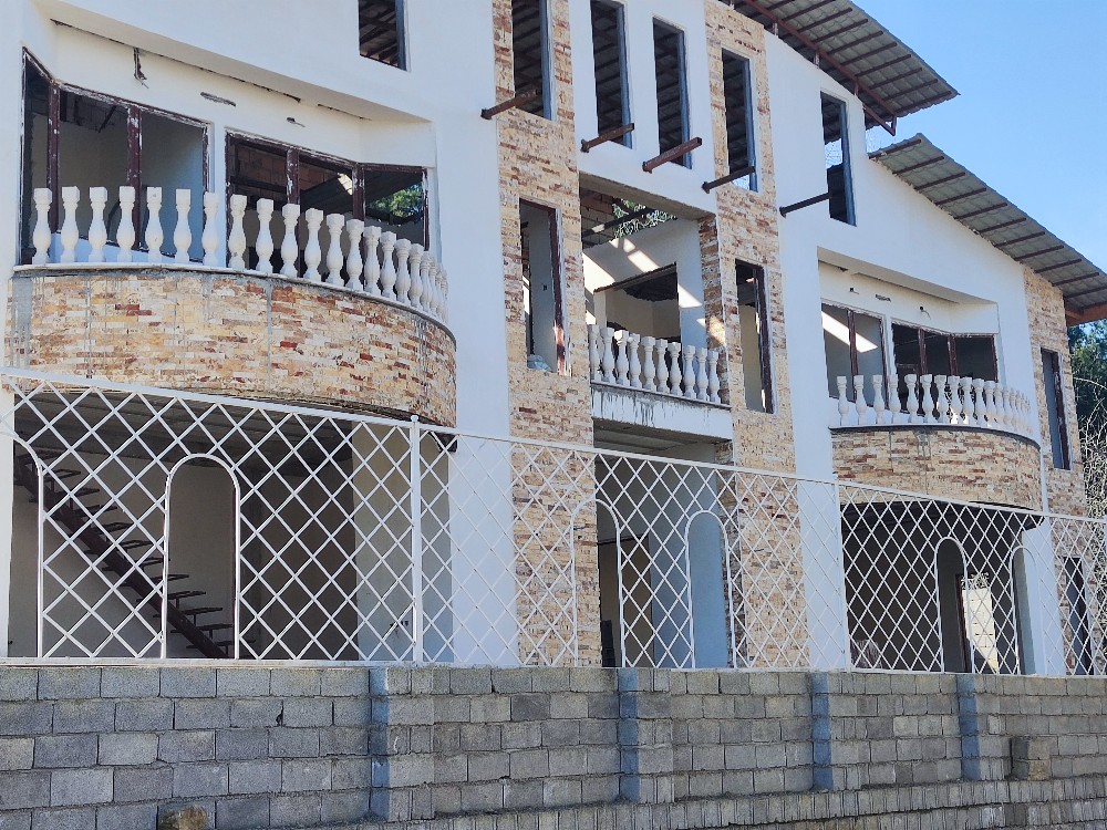 خدیجه جلیل شش بهره