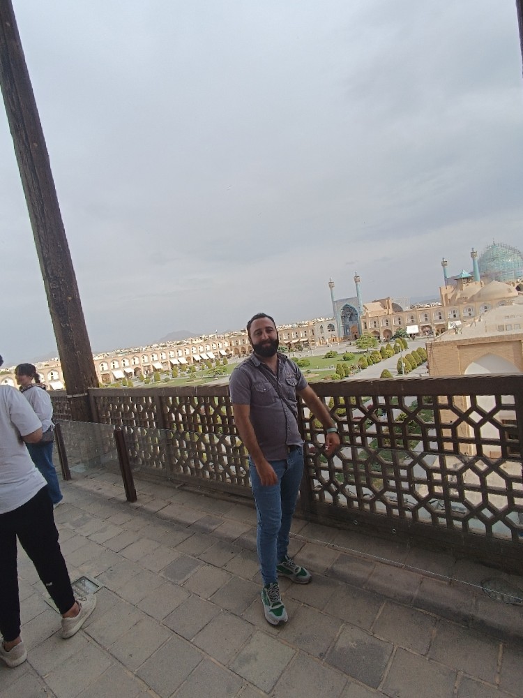 کیوان شکرزاده