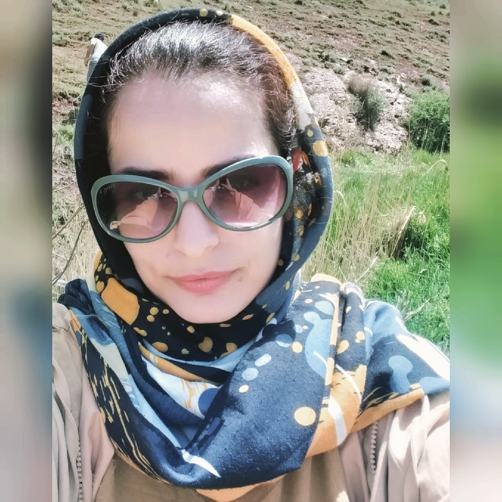 فرزانه سادات اکبری طاری