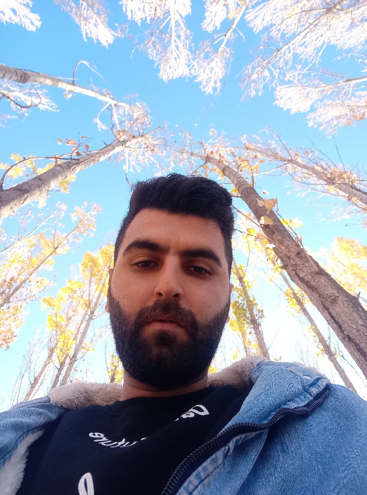 رضا اکبری