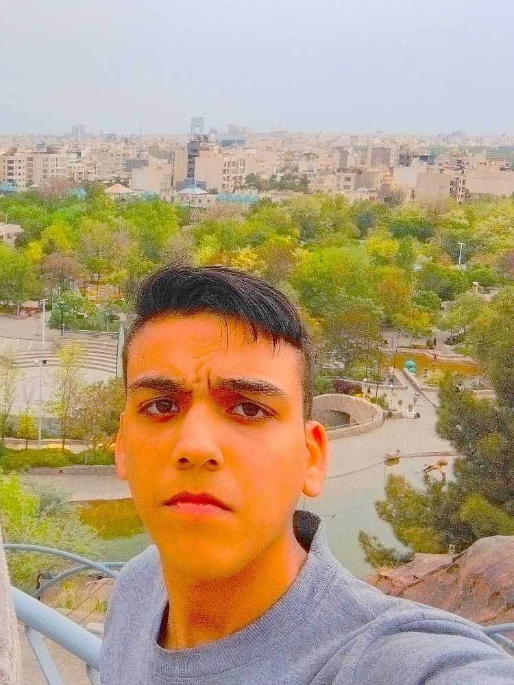 قاسم صادقی