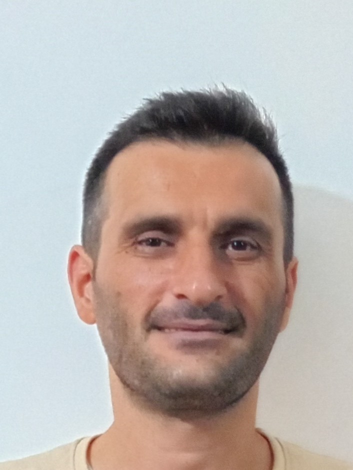 احمد طاهری غلامی
