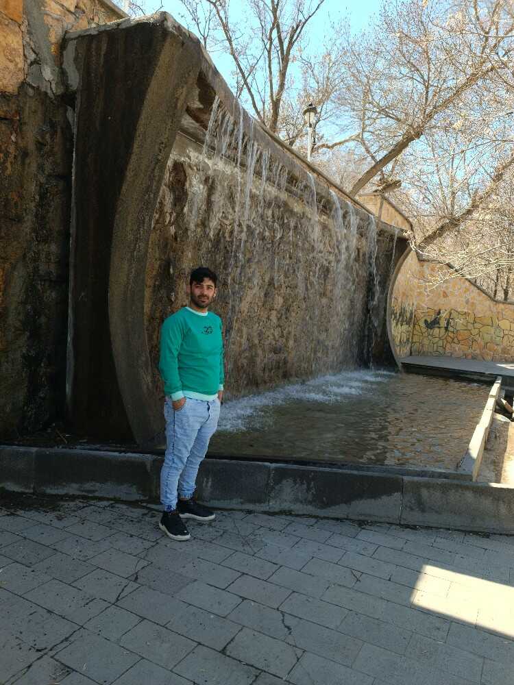 سینا حقی پور