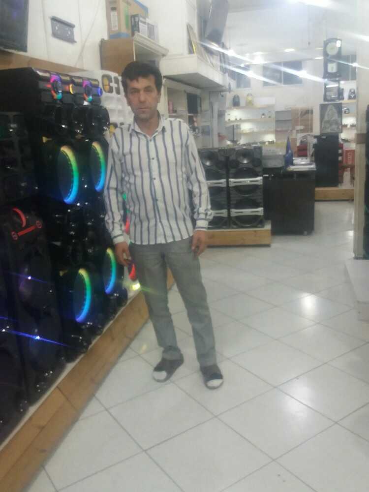 بهمن فرح بخش