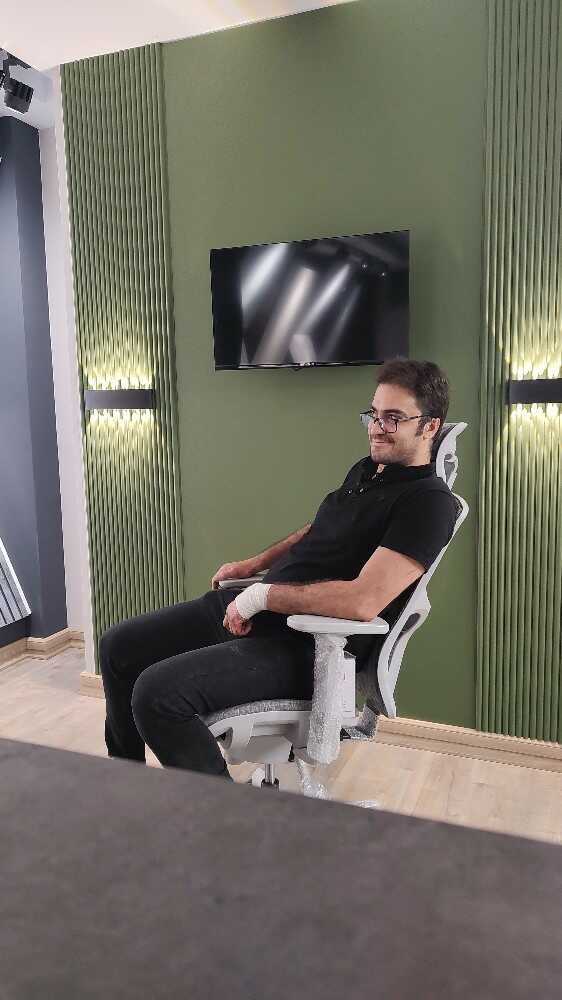 افشین دادخواه