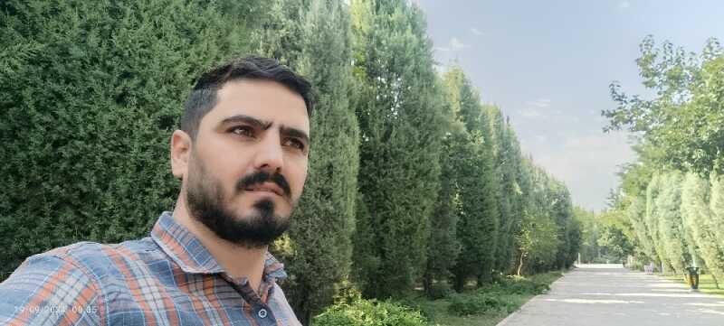 مصطفی مومنی