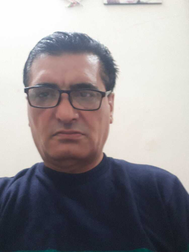 رضا مکرمی