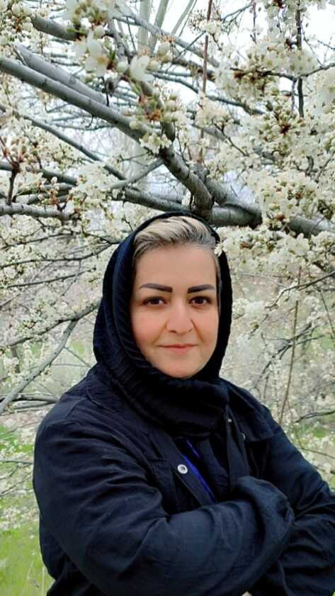 نگین صادقی