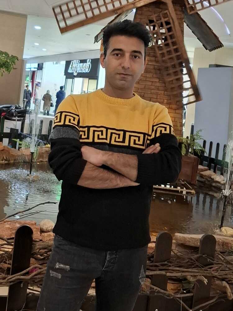 رضا علیزاده