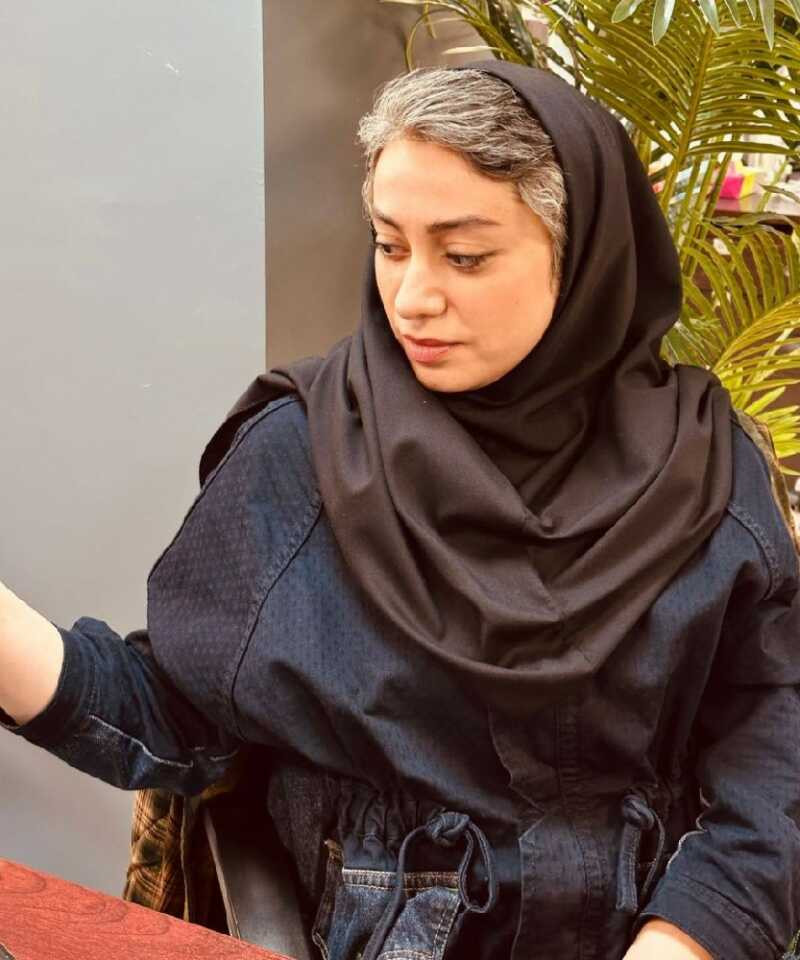 دنیا عیوضی