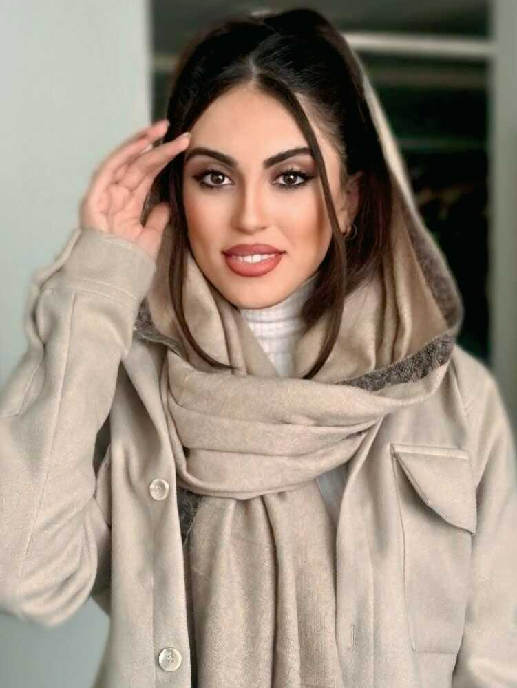 مبینا اکبری