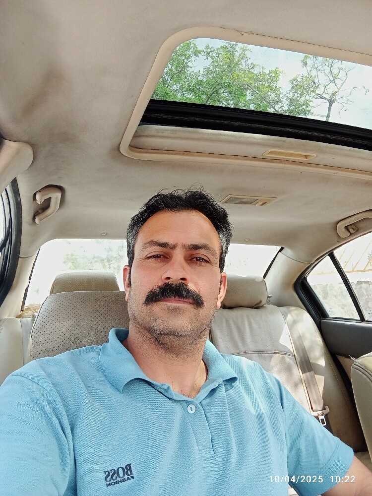 نصرت الله آموزگار