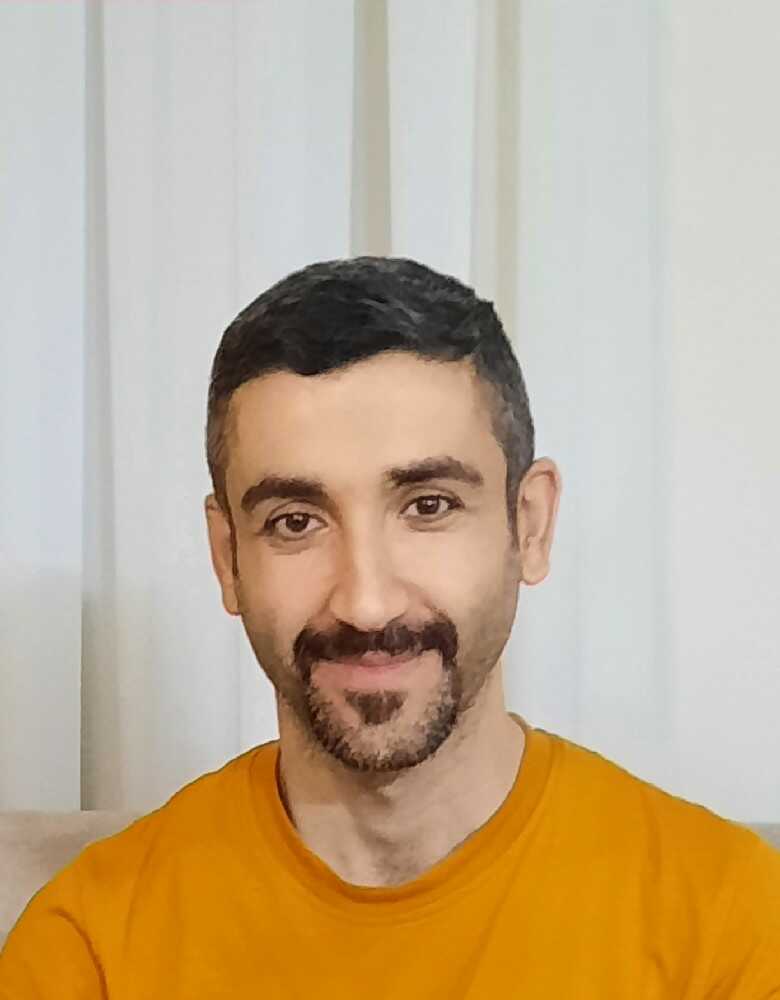 میلاد ستاره شناس
