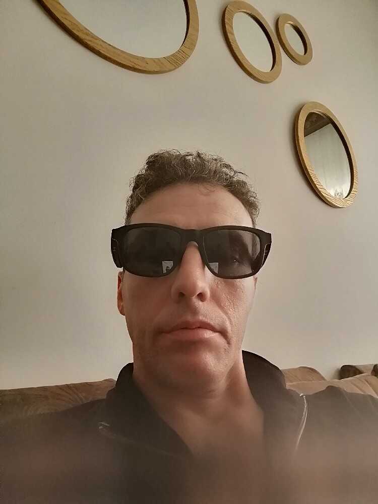 بهزاد فتحنایی