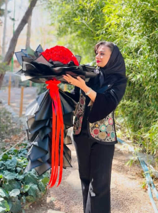 مینا سیفی پور